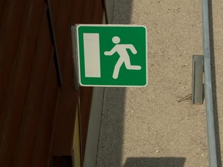 Kuriózny prípad na diaľnici: Vodič potreboval ísť vykonať biologickú potrebu, nakoniec volal policajtov