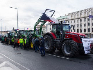 Nespokojní poľnohospodári: Protest v Prahe skomplikoval dopravu