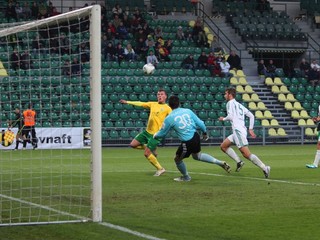 Žilina sa v 1. zápase štvrťfinále Slovnaft Cupu trápila, Trnava doma prehrala