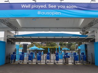 Australian Open sa začne načas, sľubujú organizátori. Stošesťdesiat hráčov testujú len preventívne
