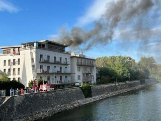 Piešťanský hotel pohltili plamene. Požiar údajne začal vo fínskej saune