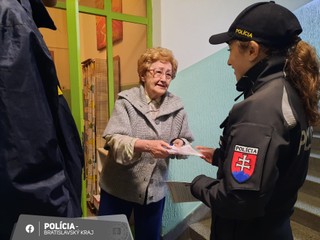 Falošná právnička obrala seniorku o 100-tisíc. Vydierala ju jej dcérou