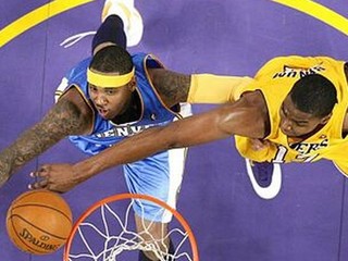 Denver zvíťazil v 4. zápase a vyrovnal finále Západnej konferencie na 2:2