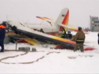 Pád lietadla neprežili štyria ľudia, medzi nimi aj deti