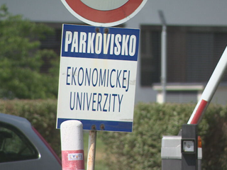 Konvertoval na Islam a chcel mať viac žien. Výhražné listy dostali Libora pred súd