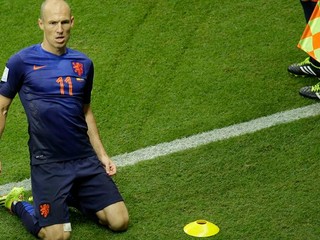 Keď dvaja kľačia, neznamená to to isté