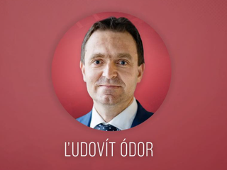 Premiér Ľudovít Ódor v relácii Na hrane: Aké otázky dostal od divákov?