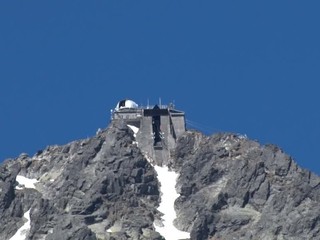 Na Lomnickom štíte menili lano. Lanovka pár dní nepremáva