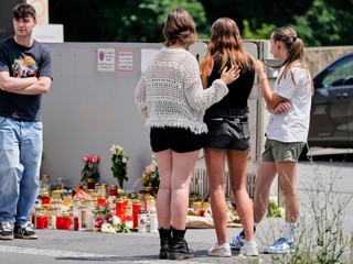 Dôsledky streľby v Grazi: Traumatizovaní policajti a školy strážené špeciálnymi jednotkami