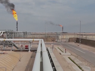 Konflikt pri dôležitom ropnom prielive hýbe trhmi, ceny pohonných hmôt môžu rásť