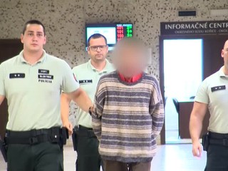 Miroslav nechcel z domu pustiť deti a družku. Bil ju a pred deťmi ostrihal vlasy