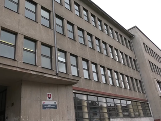 Študent školy údajne rozposlal zoznam pedagógov a spolužiakov, ktorým plánoval ublížiť