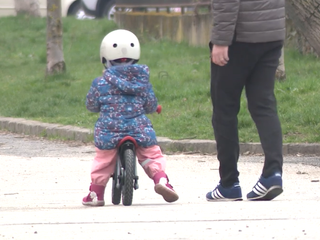 Neznámy muž sa pokúsil prevziať dieťa v škôlke. Učiteľka zabránila únosu