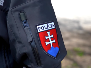Podozrivý predmet pri múzeu zastavil dopravu. Zasahovali pyrotechnici