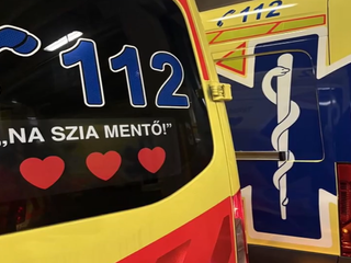 Malý chlapec (4) zachránil mame život zavolaním záchranky. Jeho pozdrav použili na sanitky