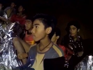 V utorok sa záchranári ponorili za poslednou skupinou uviaznutou v jaskyni