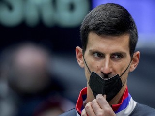 Austrália opäť zrušila Novakovi Djokovičovi víza, trvá na jeho deportácii