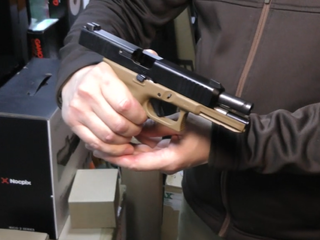 Muž, ktorý sa postrelil do hrudníka, mal doma hotový nelegálny arzenál zbraní