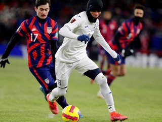 Nezvyčajný zápas o MS v Katare. Hráči striedali pre extrémnu zimu