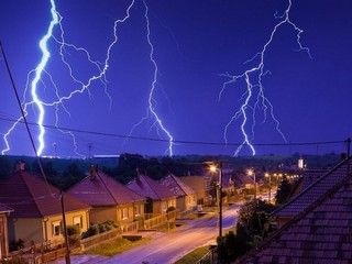 Vytopený dom či požiar z blesku. Dôležité je škodu vyfotiť