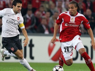 Van Persie prilial olej do ohňa v diskusii o filmovaní pádov