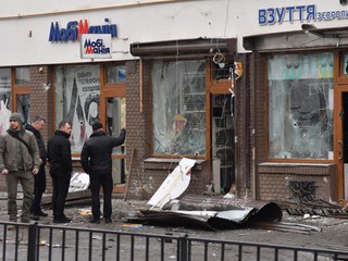 Výbuchy v meste Ľvov si vyžiadali život mladej policajtky a 15 zranených