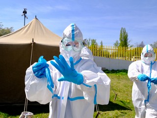 Deň pred. Prípravy na otvorenie prevádzok vrcholia