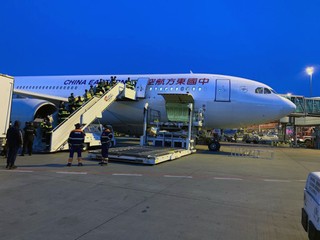 J&T má v pláne ďalší transport zdravotníckych pomôcok na Slovensko