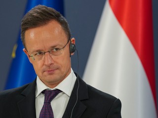 Bosna stopla vojenský let, minister Szijjártó obletel zákaz súkromným lietadlom