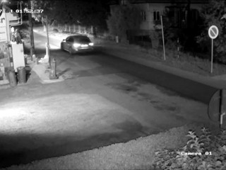 Vandal rozbil sochy, ktoré vytvorili deti. Riaditeľka školy má strach