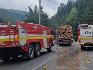 Tragická zrážka s nákladným autom: Na horskom úseku muž nečakane stočil volant