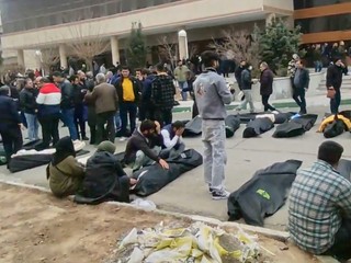 Pri protivládnych protestoch v Iráne zahynulo 2000 ľudí