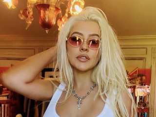 To snáď nie je možné: Christina Aguilera sa vyzliekla úplne do naha!
