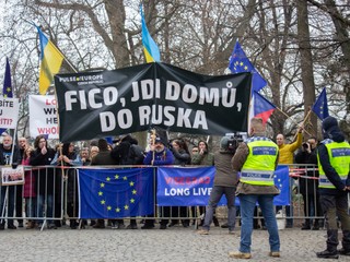 Summit premiérov V4: Fica a Orbána v Prahe vypískali