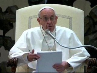 Pápež pozval na obed väzňov, tí využili stretnutie na útek