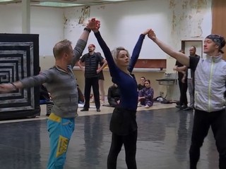 V ubytovni v Gabčíkove skúšajú ukrajinskí herci, baletky i filharmonici. Ich domovskú scénu zničili rakety