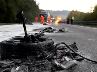 Z auta zostali len kusy šrotu. Pri nehode prišiel o život 28-ročný muž