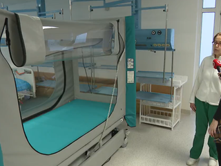 Rodičia "večných bábätiek" bojujú o bezpečie. Nemocniciam chýbajú špeciálne lôžka