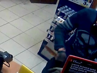 S nožom v ruke sa vyhrážal zamestnancom pumpy, Vianoce strávi za mrežami