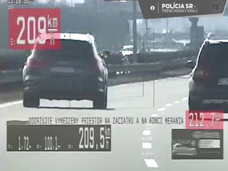 Po diaľnici sa rútil rýchlosťou vyše 200 kilometrov za hodinu. Odišiel ľahší o stovky eur