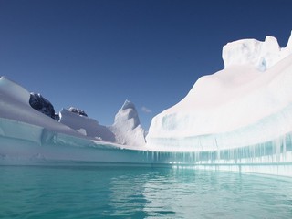 Pod antarktickým ľadom objavili jazero plné otázok