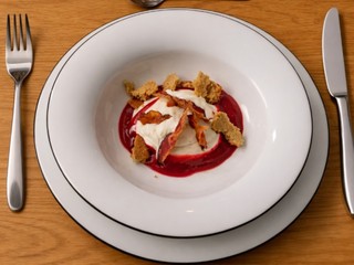 Tvarohový krém s pivovým korpusom a slaninou