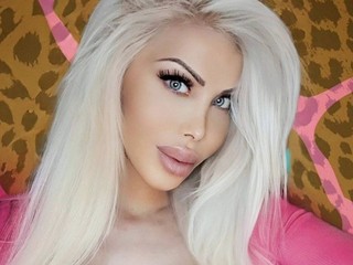 Živá barbie s prsiami ako melóny má ďalší sen: TOTO chce podstúpiť, aby mala najužší pás na svete