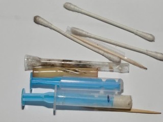 Kriminalisti stopli biznis so ženami a drogami. Dvaja ľudia skončili v putách a za mrežami