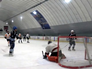 Redaktori TV JOJ si zmerali sily s hviezdnou konkurenciou v hokeji