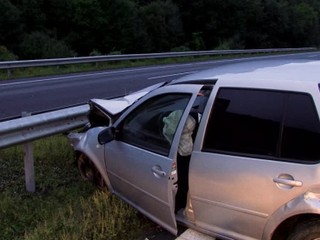 Martin musí zaplatiť pokutu 650 eur. Zničil auto a zvodidlá