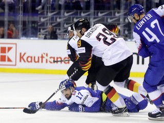 Zverenci Ramseyho v kľúčovom zápase neuspeli. Nemci pred koncom zápasu bodovali