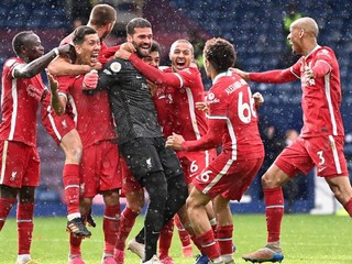 Brankár Becker gólom zachránil Liverpoolu šance na Ligu majstrov