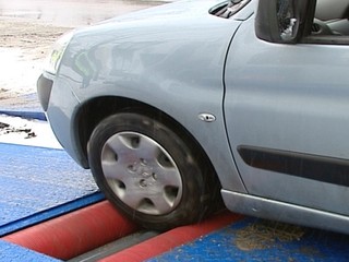 Nálepky STK a TK. Ak ste menili sklo, musíte si ich doplniť