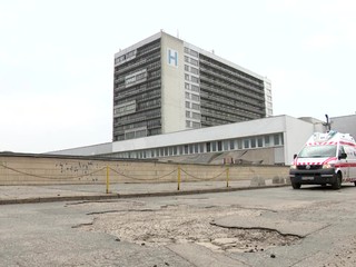 Zdravotníci dostanú menej peňazí z rozpočtu, zvažujú protesty a výpovede. Minister Lengvarský odletel na dovolenku